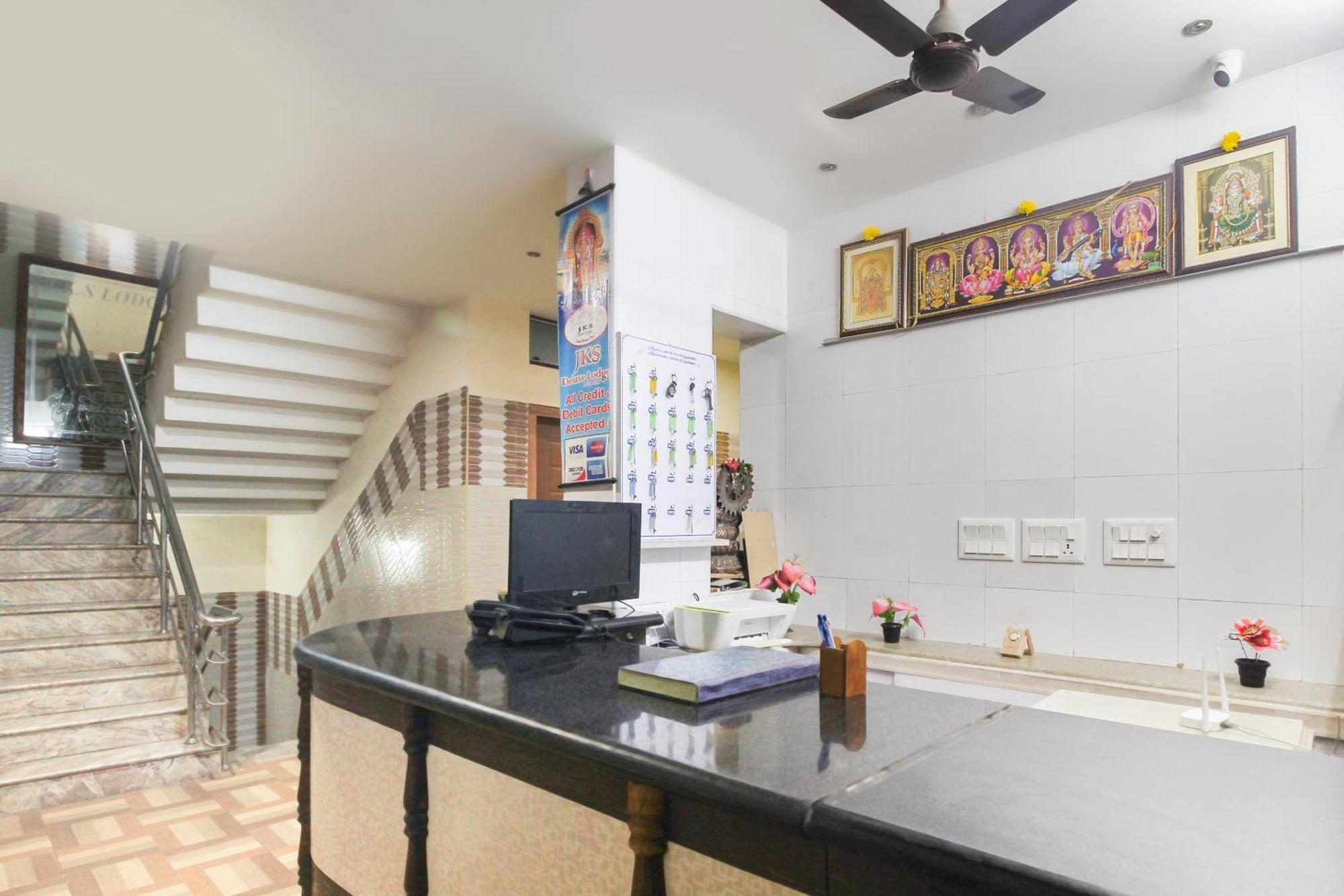 Hotel O Jks Deluxe Lodge Udaiyarpalaiyam Bagian luar foto