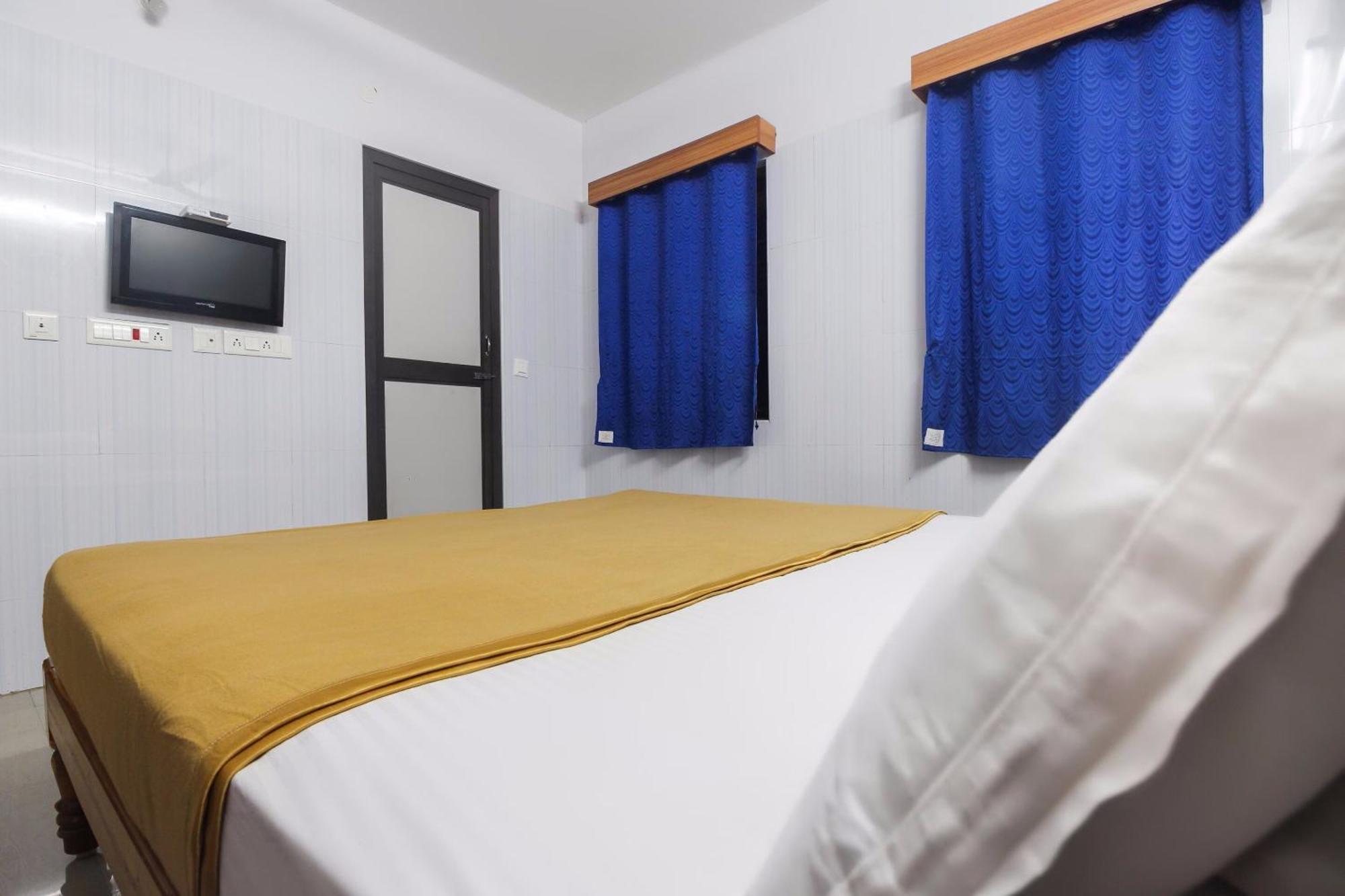 Hotel O Jks Deluxe Lodge Udaiyarpalaiyam Bagian luar foto