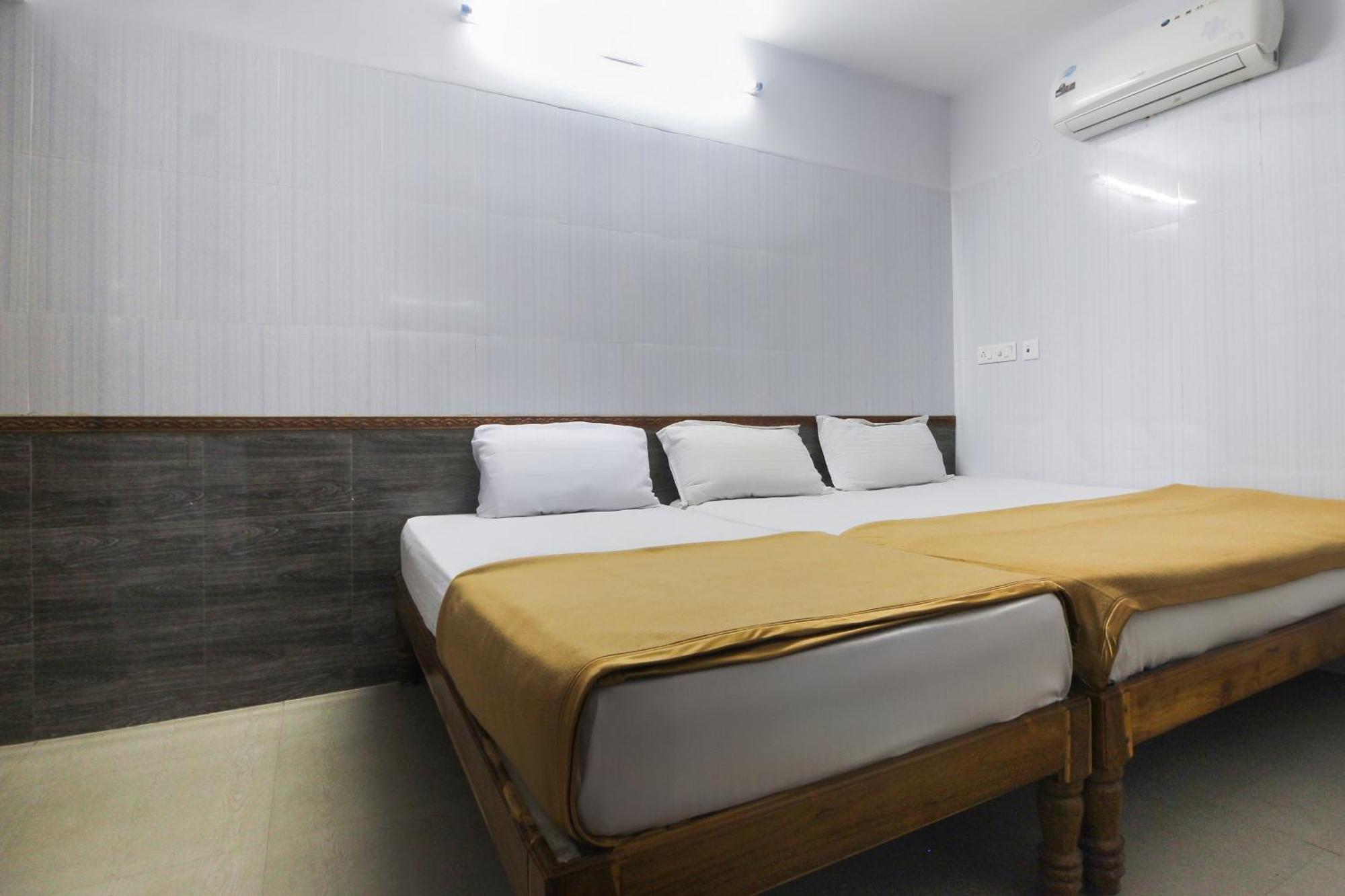 Hotel O Jks Deluxe Lodge Udaiyarpalaiyam Bagian luar foto