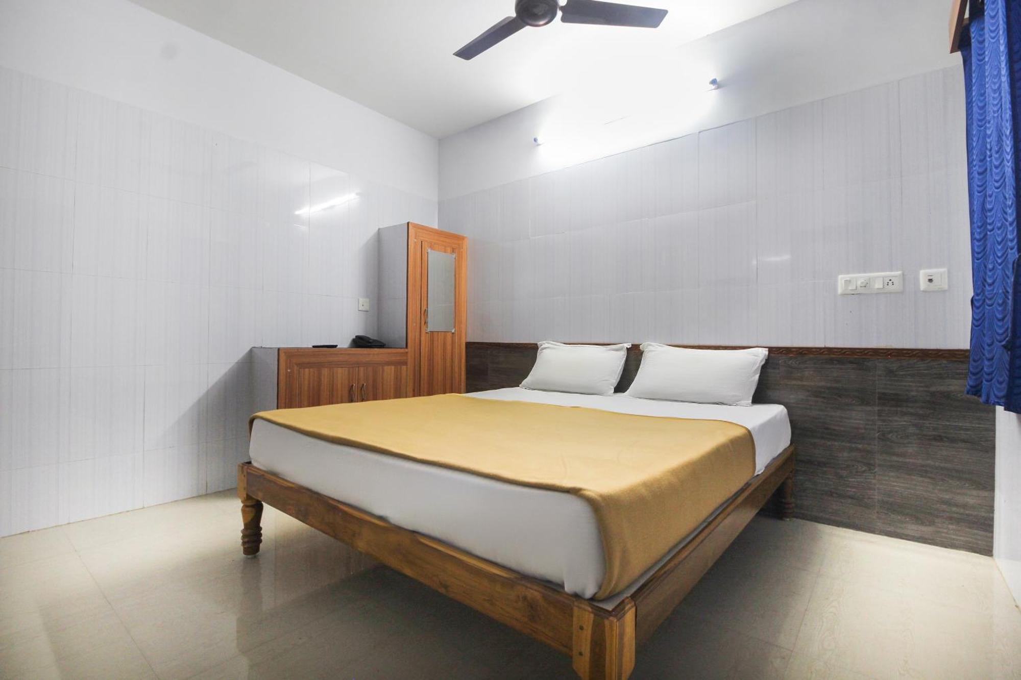 Hotel O Jks Deluxe Lodge Udaiyarpalaiyam Bagian luar foto