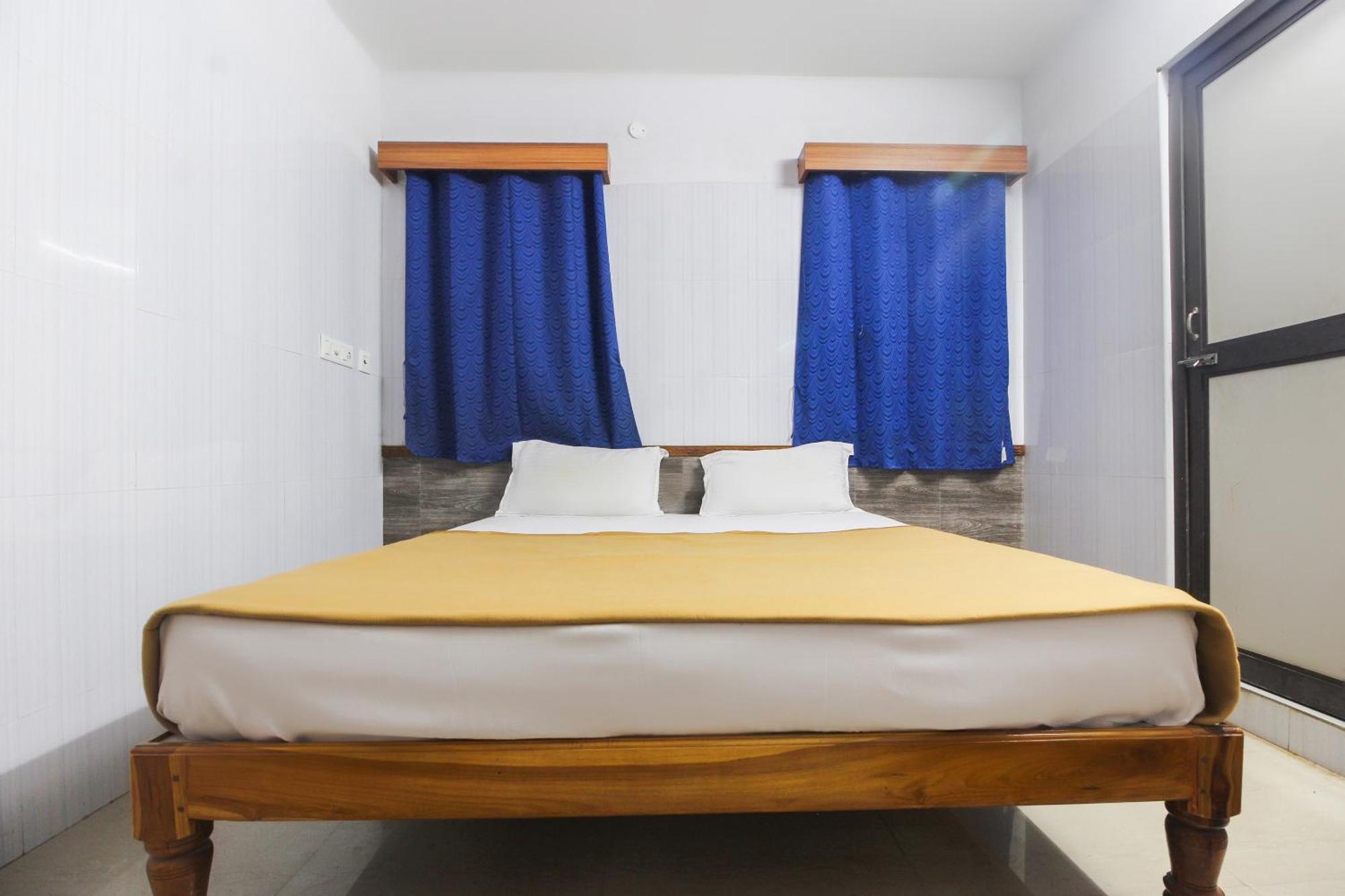 Hotel O Jks Deluxe Lodge Udaiyarpalaiyam Bagian luar foto