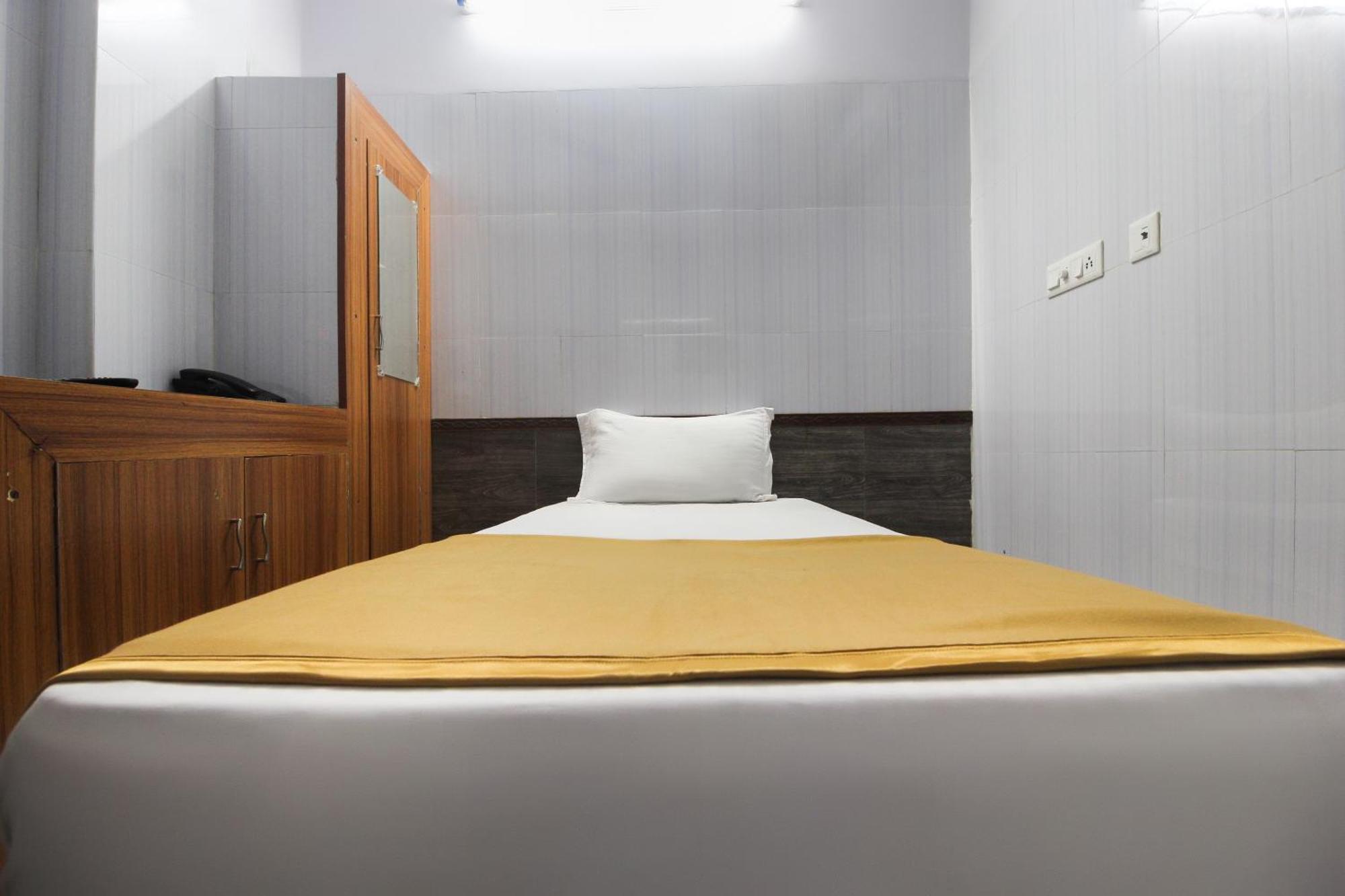 Hotel O Jks Deluxe Lodge Udaiyarpalaiyam Bagian luar foto