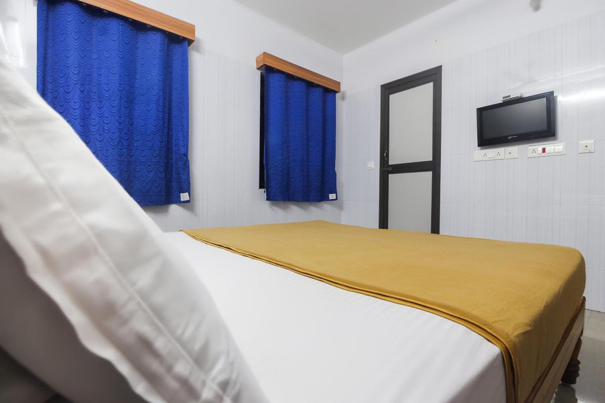 Hotel O Jks Deluxe Lodge Udaiyarpalaiyam Bagian luar foto