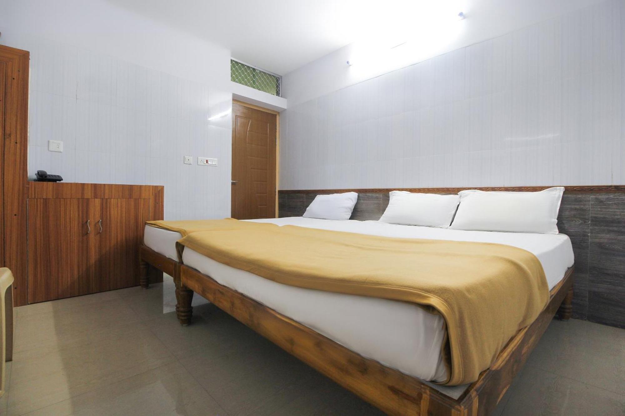 Hotel O Jks Deluxe Lodge Udaiyarpalaiyam Bagian luar foto
